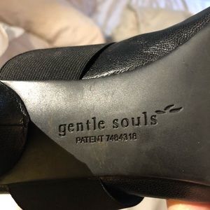 Gentle Souls black slip on pumps sz 9